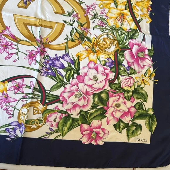 Vintage Gucci Silk scarf - Picture 2 of 16